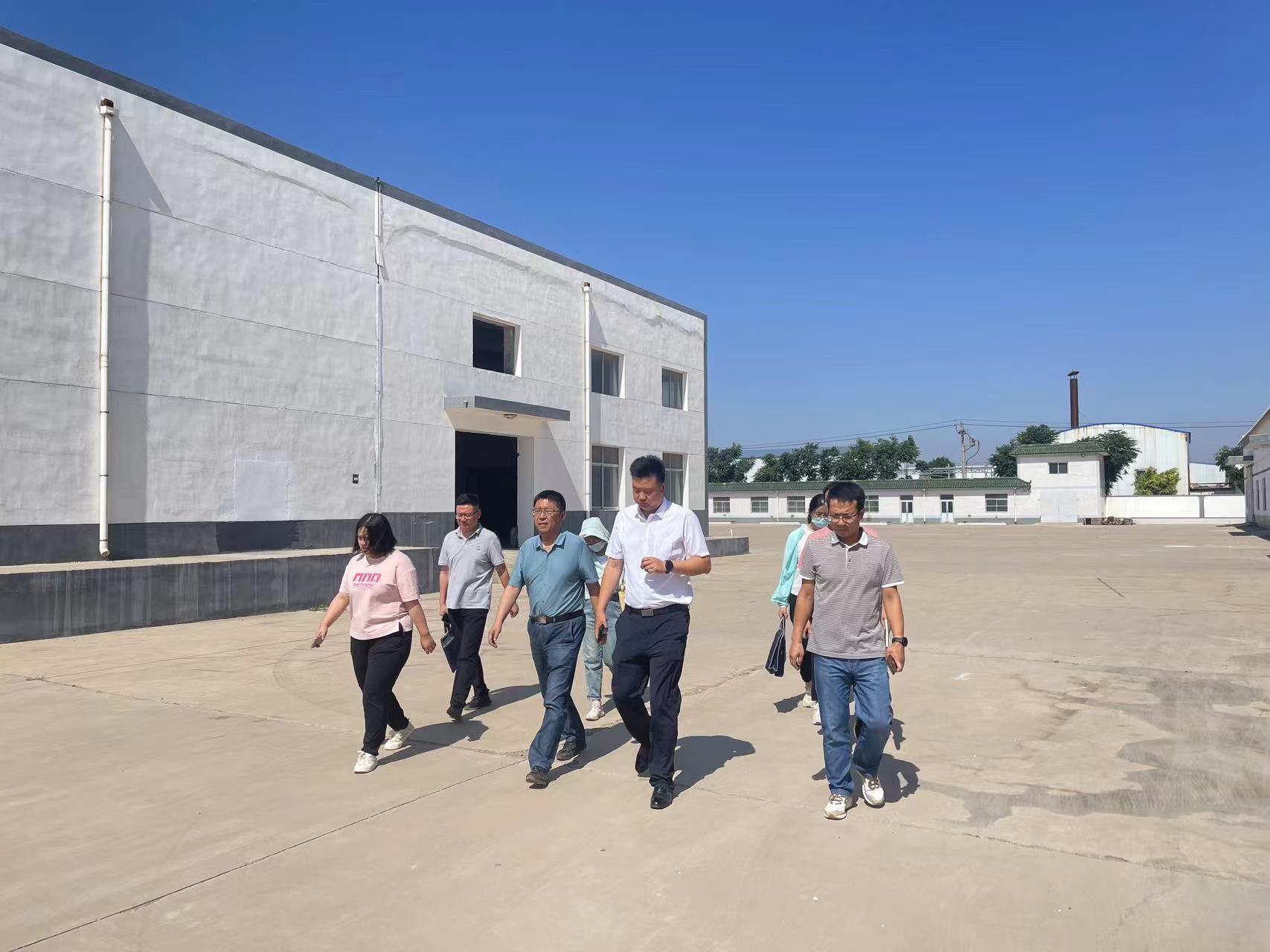 石嘴山市科技局領(lǐng)導蒞臨寧夏興康恒潤農(nóng)業(yè)科技發(fā)展有限公司