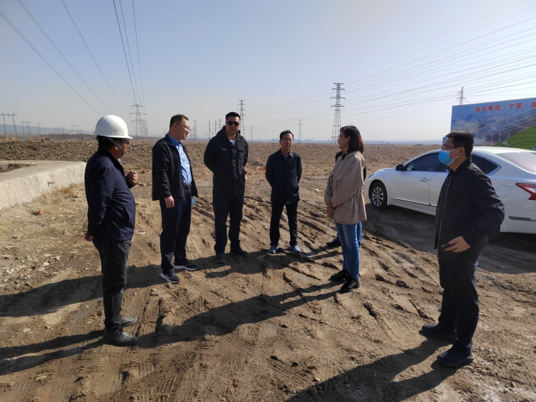 石嘴山市科技局黨組書記、局長周福禎，惠農(nóng)區(qū)委常委、組織部部長杜春紅到興康恒潤調(diào)研