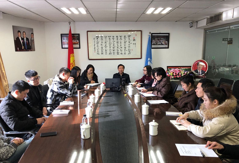 岳氏集團董事長、中醫(yī)藥康養(yǎng)委員會主任岳平安與北京全球商源文化傳播公司簽訂戰(zhàn)略合作協(xié)議