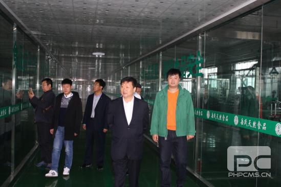 岳總在公司顧問(wèn)韓玉波教授陪同下視察寧夏基地